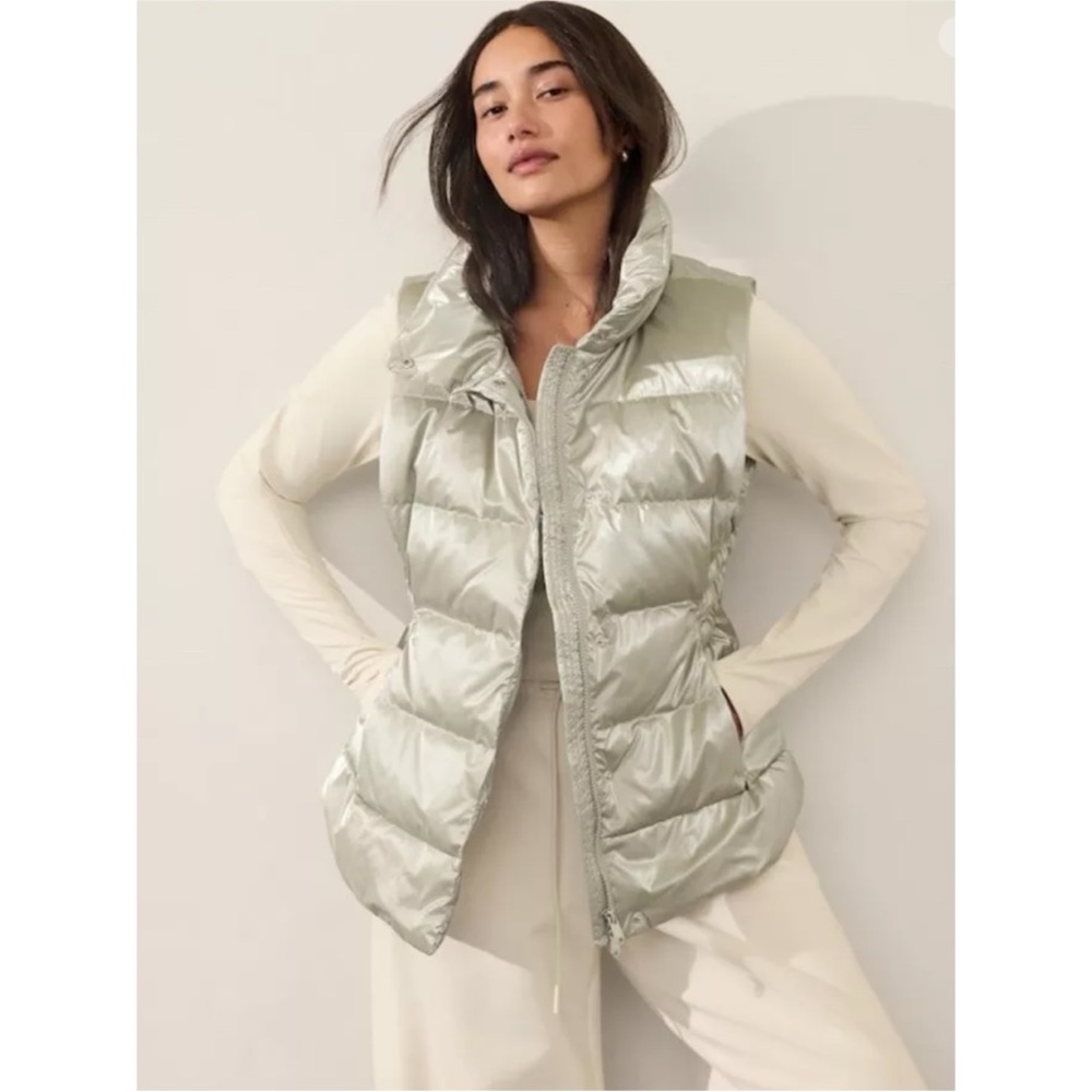 Athleta Vest Womens Medium Metallic Downtown Vest Down Filled Outdoor Warm Flaws